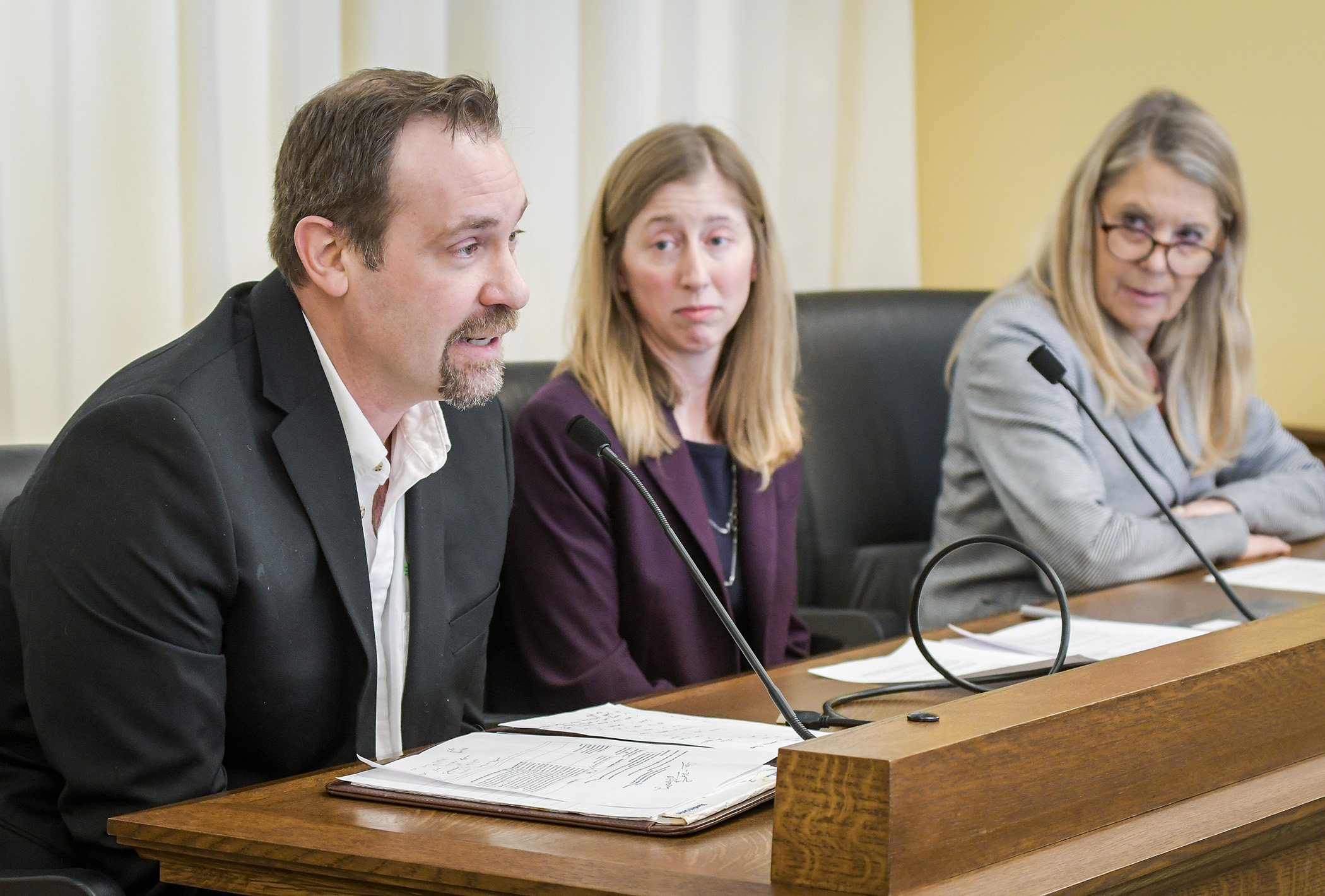 Matt Stupnik, chief operating officer of Cedar Creek Energy, and Jamie Fitzke, program and policy manager at the Center for Energy and Environment, testify before the House Energy and Climate Finance and Policy Division Feb. 19. Photo by Andrew VonBank
